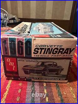 E1 Vintage AMT 1966 Corvette Stingray Fast-Back 1/25 Model Kit 6926-150 Bt1