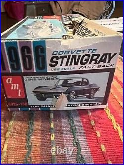 E1 Vintage AMT 1966 Corvette Stingray Fast-Back 1/25 Model Kit 6926-150 Bt1