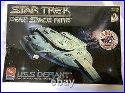ERTL 1996 Star Trek Deep Space Nine USS DEFIANT Vintage #8255 Model Kit Sealed