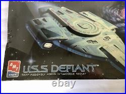 ERTL 1996 Star Trek Deep Space Nine USS DEFIANT Vintage #8255 Model Kit Sealed