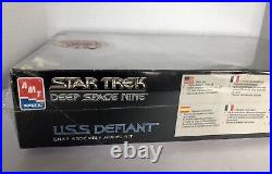 ERTL 1996 Star Trek Deep Space Nine USS DEFIANT Vintage #8255 Model Kit Sealed