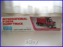 Ertl / Amt International F-2674 Tandem Axle Dump Truck Model Kit (sealed)
