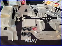 Falcon Ranchero 61 HT 1961 Model Kit AMT 3 in 1 1/25 Scale MIB NEW Unbuilt