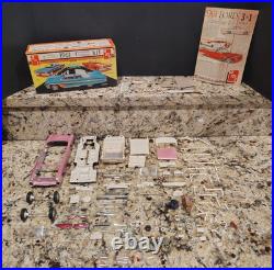 Ford 61 Convertible 1961 Model Kit AMT 3 in 1 1/25 Scale NEW Unbuilt K-111 Ford 61 Convertible 1961 Model Kit AMT 3 in 1 1/25 Scale NEW Unbuilt K-111