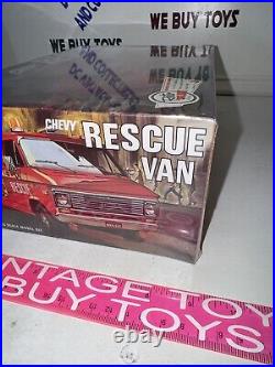L@@k! Rare Factory-sealed # Amt812/12 Vintage Amt Chevy Rescue Van Kit