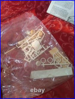 M6A 70s AMT Incomplete sealed in a Monogram Chevy Street Van Model Kit Vanpire