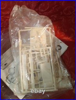 M6A 70s AMT Incomplete sealed in a Monogram Chevy Street Van Model Kit Vanpire