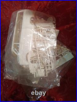 M6A 70s AMT Incomplete sealed in a Monogram Chevy Street Van Model Kit Vanpire