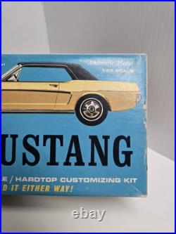 MUSTANG CONV- HRDTP 1965 AMT 1/25 Scale Plastic Model Kit