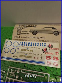 MUSTANG CONV- HRDTP 1965 AMT 1/25 Scale Plastic Model Kit