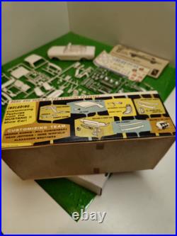 MUSTANG CONV- HRDTP 1965 AMT 1/25 Scale Plastic Model Kit