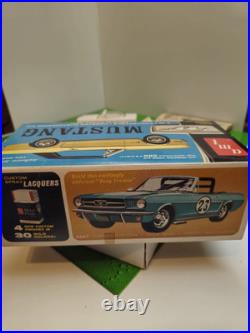 MUSTANG CONV- HRDTP 1965 AMT 1/25 Scale Plastic Model Kit