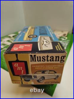 MUSTANG CONV- HRDTP 1965 AMT 1/25 Scale Plastic Model Kit