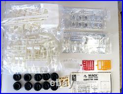 Mack Cruise Liner Schlitz AMT 125 Scale Model Kit #T553 Open Box Sealed Parts