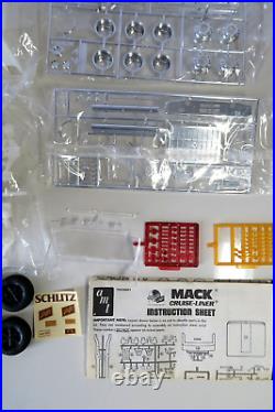 Mack Cruise Liner Schlitz AMT 125 Scale Model Kit #T553 Open Box Sealed Parts