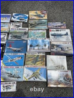 Mixed Lot Of 27 Vintage Model Airplanes Military Revell Monogram Scalecraft 148