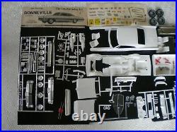 Model kit 1965 Pontiac Bonneville HT kit 6625 AMT