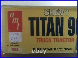 Model kit 1976 CHEVY TITAN 90 Truck Tractor AMT T529