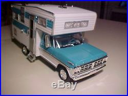 Moebius / AMT 1971 Ford Pick Up Pro Built with Camper 1/25 Scaled