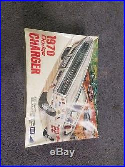 Mpc 1970 Dodge Charger R/t Vintage Annual #770-200 1/25 Amt Complete White Kit