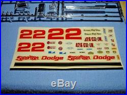 Mpc 1970 Dodge Charger R/t Vintage Annual #770-200 1/25 Amt Complete White Kit