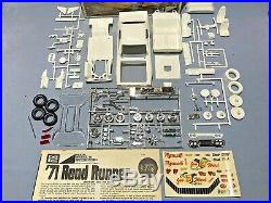 Mpc 1971 Plymouth Roadrunner Annual #1-7125-200 71 Amt 1/25 Complete Model Kit