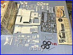 Mpc 1971 Plymouth Roadrunner Annual #1-7125-200 71 Amt 1/25 Complete Model Kit