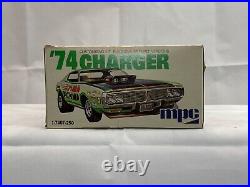 Mpc Annual 1974 Dodge Charger #1-7407-250 Amt Unbuilt Plastic Model Kit