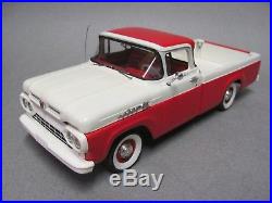 NICE Pro Built AMT 1960 Ford F-100 Pickup Torch Red & White, 1/25 Scale Kit