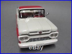 NICE Pro Built AMT 1960 Ford F-100 Pickup Torch Red & White, 1/25 Scale Kit