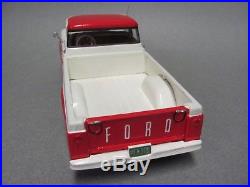 NICE Pro Built AMT 1960 Ford F-100 Pickup Torch Red & White, 1/25 Scale Kit