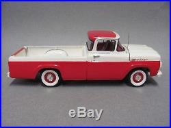 NICE Pro Built AMT 1960 Ford F-100 Pickup Torch Red & White, 1/25 Scale Kit