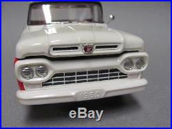 NICE Pro Built AMT 1960 Ford F-100 Pickup Torch Red & White, 1/25 Scale Kit