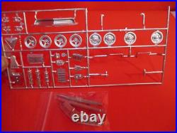 NOS OPEN BOX! Vintage AMT CORVETTE STINGRAY CONVERTIBLE 1/25TH MODEL nice