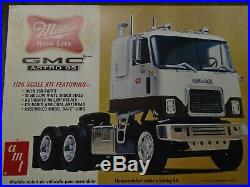 New amt t558 gmc astro 95 miller high life and trailer 559 (old stock)