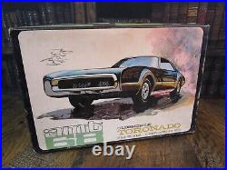 OPEN BOX RARE Vintage AMT 1968 OLDSMOBILE TORONADO 1/25 Scale Model Kit 6938-200