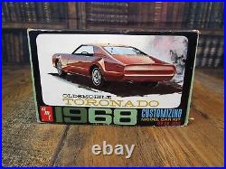 OPEN BOX RARE Vintage AMT 1968 OLDSMOBILE TORONADO 1/25 Scale Model Kit 6938-200