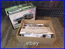 OPEN BOX RARE Vintage AMT 1968 OLDSMOBILE TORONADO 1/25 Scale Model Kit 6938-200