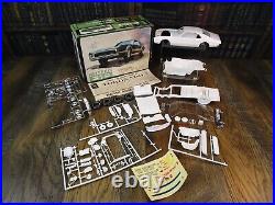 OPEN BOX RARE Vintage AMT 1968 OLDSMOBILE TORONADO 1/25 Scale Model Kit 6938-200