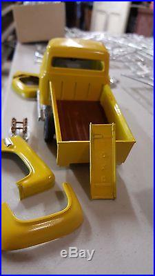 ORIGINAL! Vintage AMT 1953 Ford Pick-up Truck Kit Used Condition