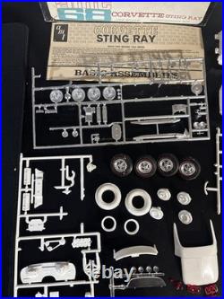 RARE! ORIGINAL VINTAGE AMT 1968 CORVETTE STING RAY KIT Broken Window Post