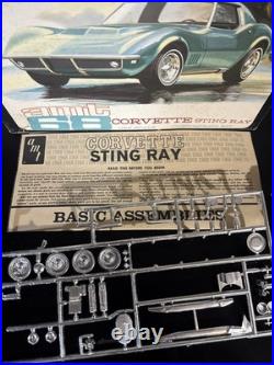 RARE! ORIGINAL VINTAGE AMT 1968 CORVETTE STING RAY KIT Broken Window Post