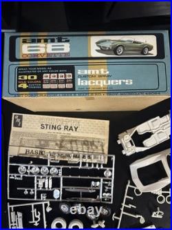 RARE! ORIGINAL VINTAGE AMT 1968 CORVETTE STING RAY KIT Broken Window Post