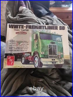 Sealed Vintage Original Mib Amt White-freightliner Sd Truck Tractor Color Green