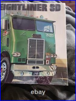 Sealed Vintage Original Mib Amt White-freightliner Sd Truck Tractor Color Green