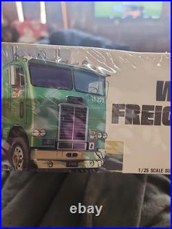 Sealed Vintage Original Mib Amt White-freightliner Sd Truck Tractor Color Green