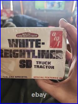 Sealed Vintage Original Mib Amt White-freightliner Sd Truck Tractor Color Green