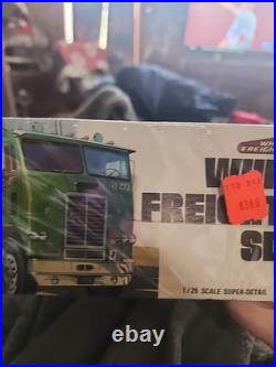 Sealed Vintage Original Mib Amt White-freightliner Sd Truck Tractor Color Green