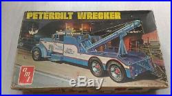 Truck Peterbilt Wrecker 1/25 Scale Model Kit AMT T522