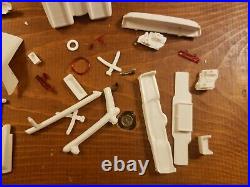 Unassembled AMT 1965 Chrysler Imperial 1/25 Scale 3 In 1 Customizing Model Kit